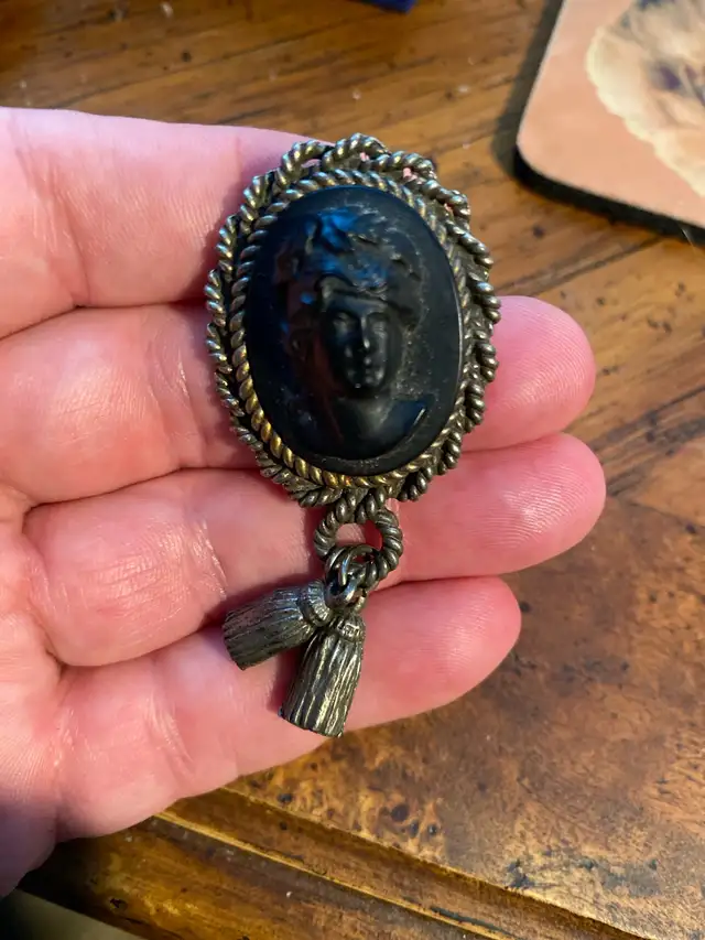Cameo Brooch in Jewellery & Watches in City of Toronto - Image 2