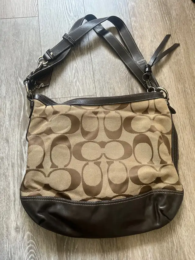 Coach Women's Vintage Brown Crossbody & shoulder Bag in Women's - Bags & Wallets in Mississauga / Peel Region - Image 6