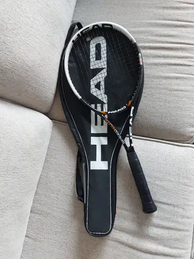 Raquette de tennis Head avec étui.
