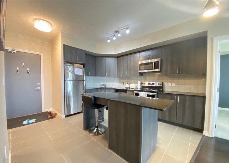 Grimsby 2+Den Condo 2