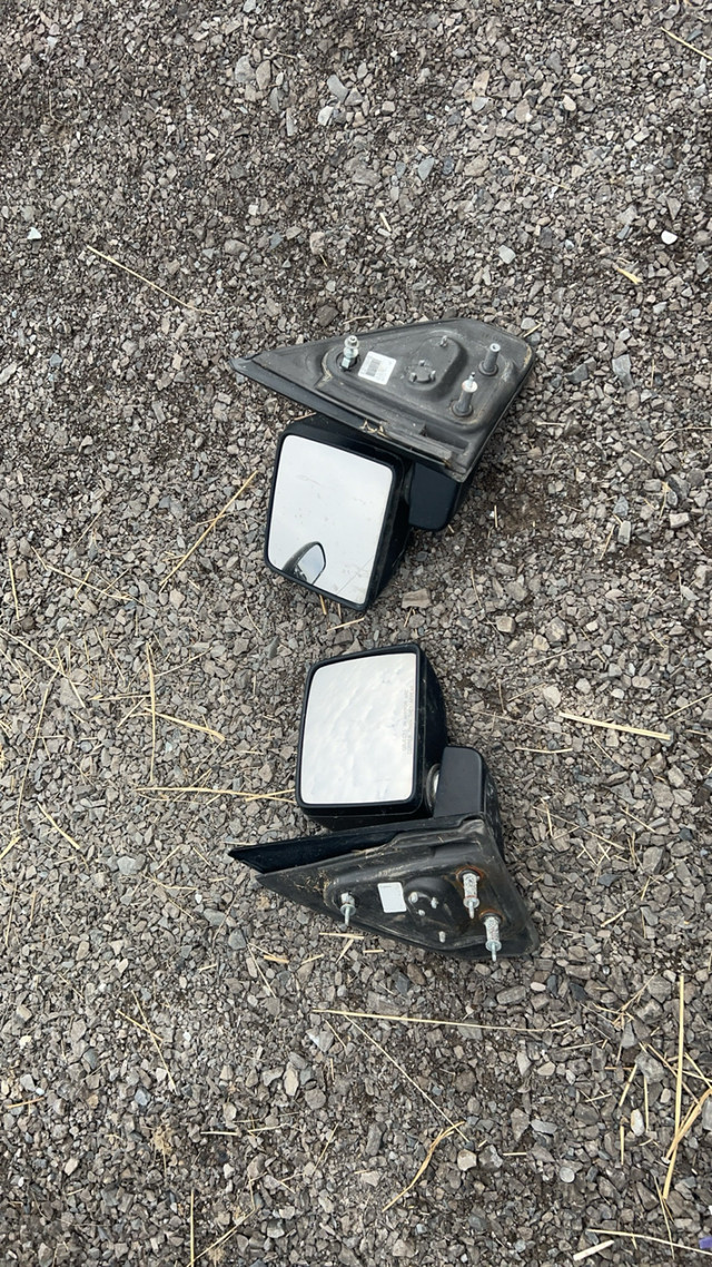 ford f150 mirrors  in Auto Body Parts in St. Catharines