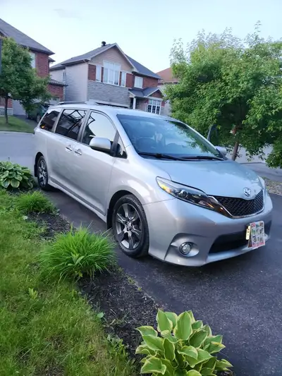 2016 Toyota Sienna SE 8-Passenger FWD – Spacious, Comfortable & Road-Trip Ready! Well-Maintained | S...