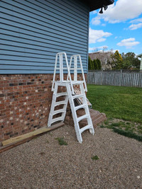 Safety ladder for above ground pool