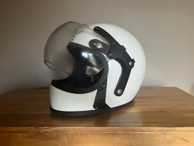 DOT Ranger helmet c/w visor. This helmet is medium in size and is unisex. The lining and chin strap...