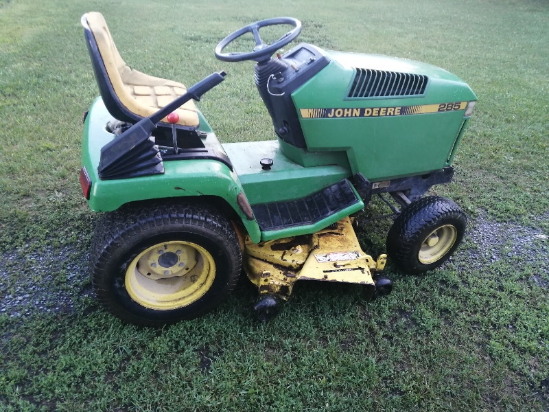 John Deere 285 lawn tractor Lawnmowers & Leaf Blowers Ottawa Kijiji