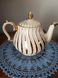 Sadler England Gold Swirl Teapot Pattern 2737