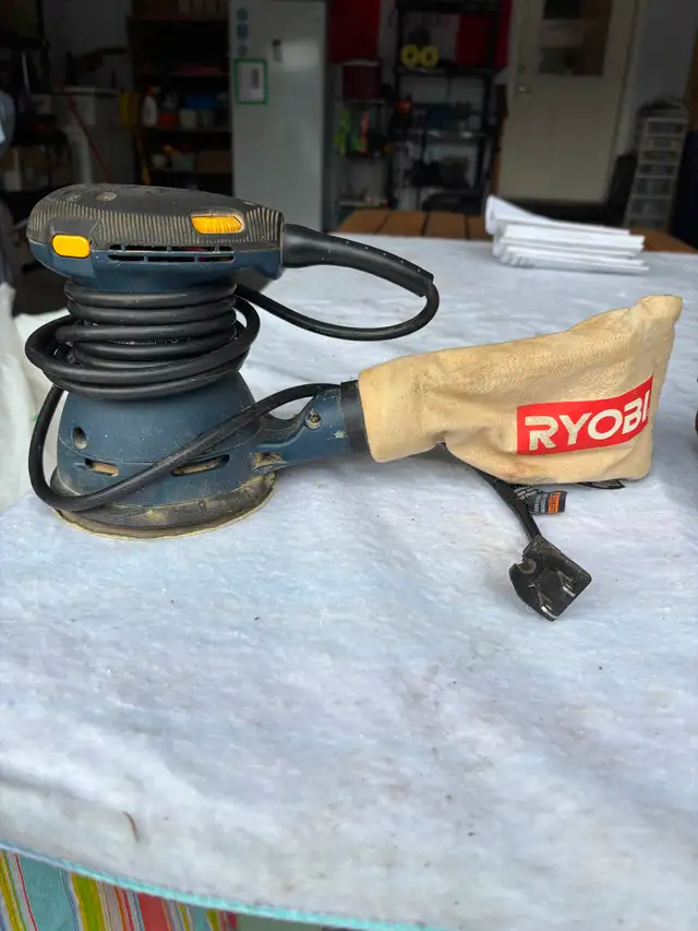 Ryobi orbatal sander & belt sander in Power Tools in Kamloops - Image 3