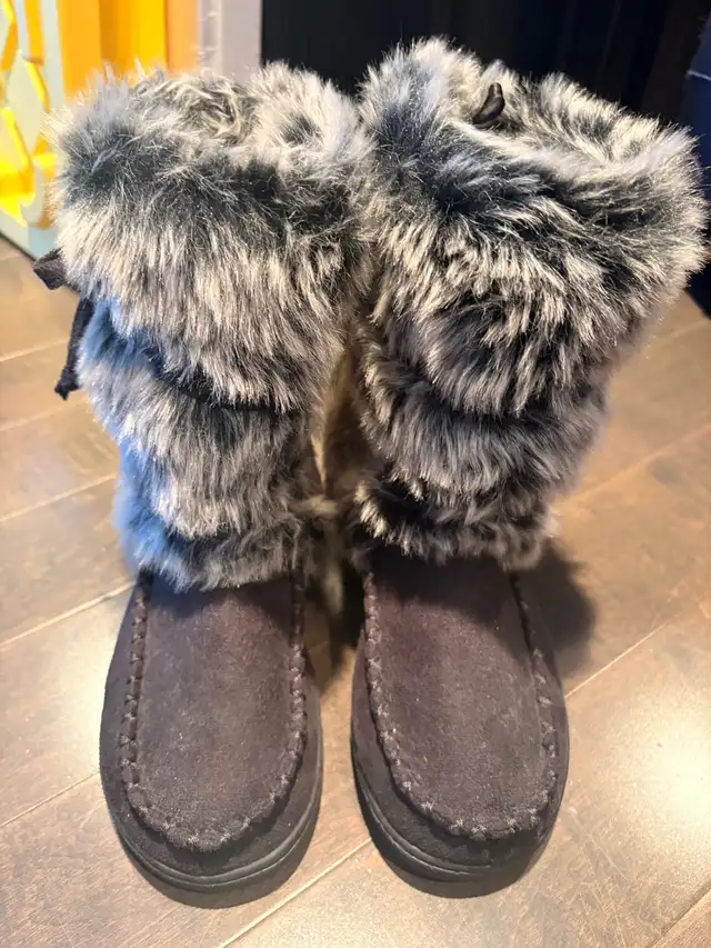 Women’s Fur Boot Slippers in Women's - Shoes in Edmonton - Image 3