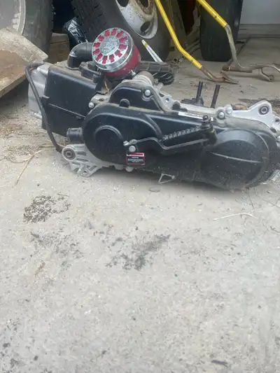 Je vends un moteur 49cc neuf, parfait pour les scooters ou les cyclomoteurs. Ce moteur n'a jamais ét...