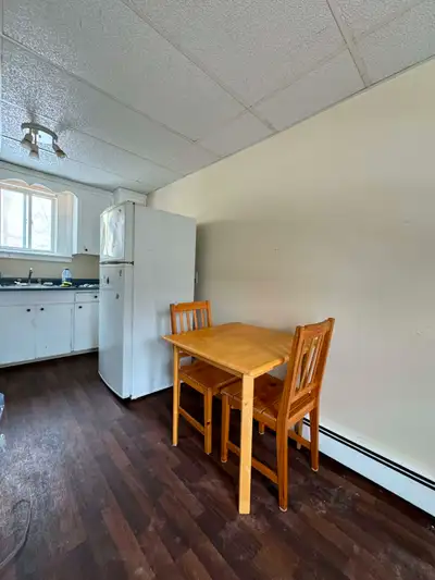 walking distance to hollang college near downtown aminities walking distance to bus stop ideal for c...