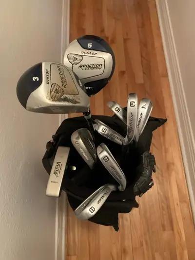 Sac de golf Dunlop et bâtons , gaucher pour homme. Flex normal, pas de driver1/Bois 1