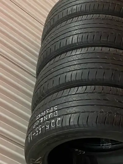 x4 Dunlop SP Sport 225/55/18 All Season Tires. In good condition. 514 346 8019. Call or text. x4 pne...
