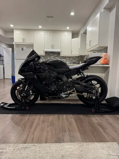 $20,000 OBO. I'm selling my All-black 2020 Yamaha YZF R1. This bike has 15,574 kms and is in showroo...