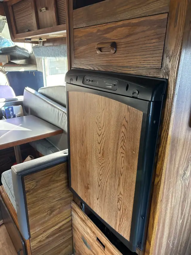 MOTORHOME FOR SALE in RVs & Motorhomes in Delta/Surrey/Langley - Image 9