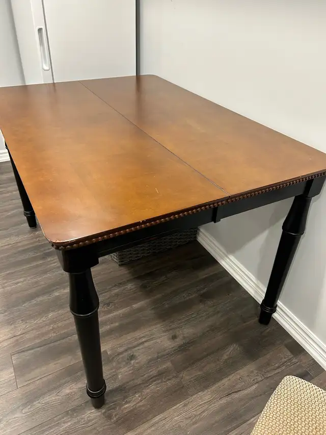Kitchen table and 6 Chairs in Dining Tables & Sets in Markham / York Region - Image 3