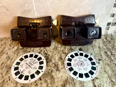 Vintage 1942 Sawyer’s Viewmasters Brown Bakelite w/Reels, View more