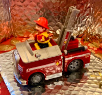 Camion pompier et pompier Pat Patrouille à propulsion Piles 15$