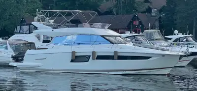 A VOIR, VRAIMENT IMPECAPLE, 2017 prestige 500 fly avec 2 Volvo IPS 600. Taxes payées. Très bien équi...