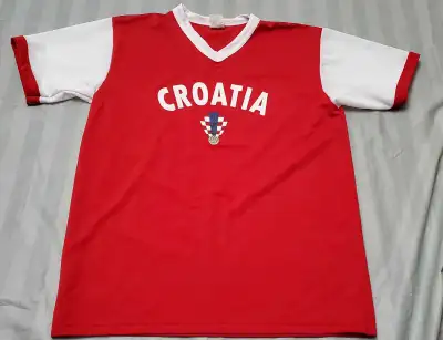 B 5E Here we have a pre owned vintage Croatia football soccer jersey. Made in Canada! Size Large. Pl...