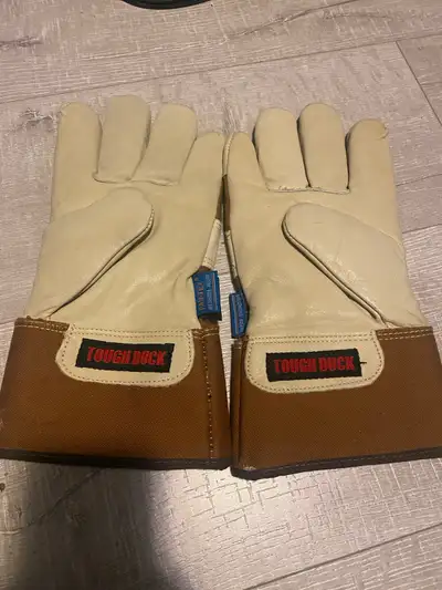 Heavy-duty Tough Duck insulated work gloves in good used condition. These gloves feature durable lea...