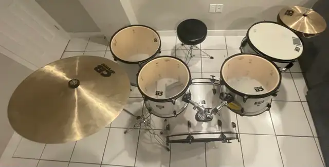 CB Drums Set in pearl white with black trim in Drums & Percussion in Mississauga / Peel Region - Image 4