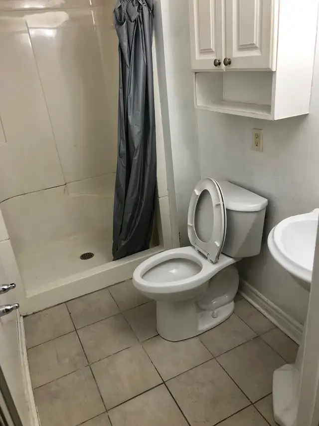 Room for rent in Room Rentals & Roommates in Oshawa / Durham Region - Image 6