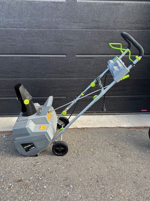 Electric Snow Blower in Snowblowers in City of Toronto - Image 3