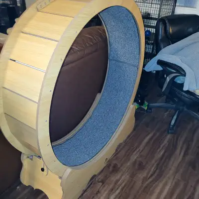 Large (3'7" diameter) quiet, smooth-running wheel. Great for cats, dogs, and other small pets. Featu...
