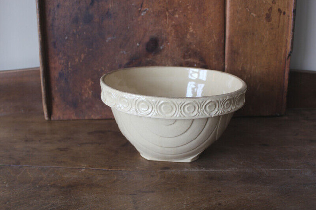 Vintage Yelloware Bowl in Arts & Collectibles in London
