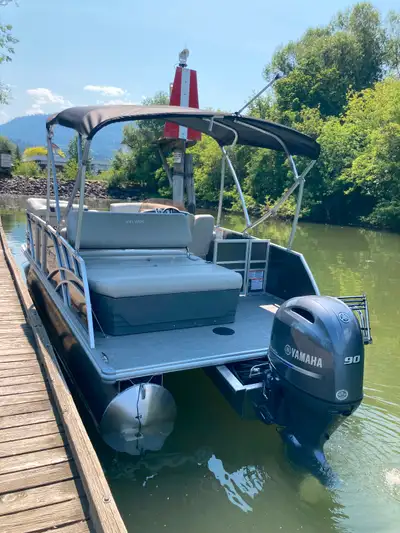 2024 Sylvan Pontoon, Model Mirage 820 CLZ DH, 90 HP Yamaha, like new condition. The motor has 30 hou...