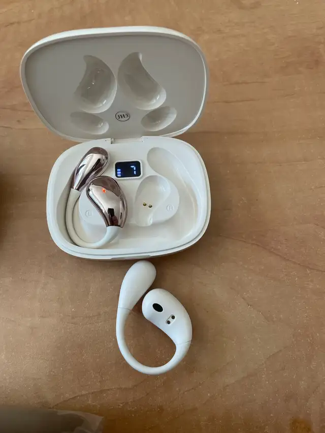 ear  phones ☎️ in Headphones in Bedford - Image 4