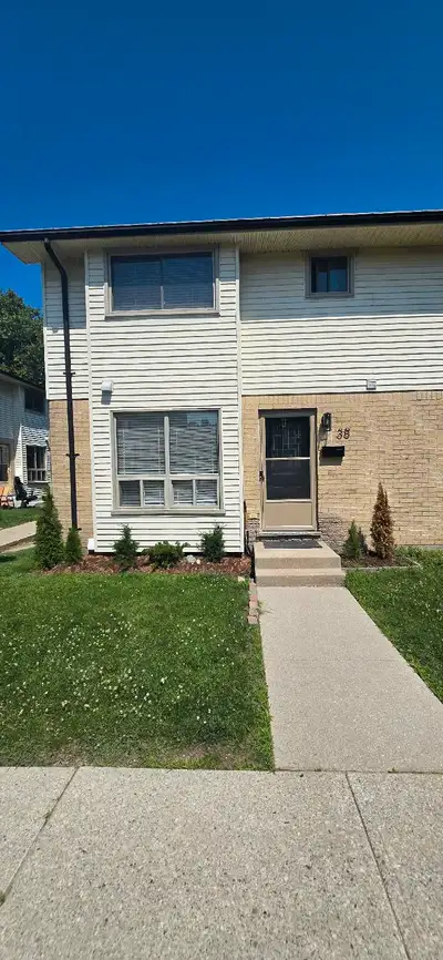 Master Bedroom For Rent