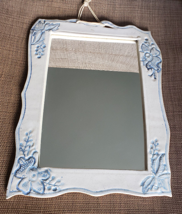 POTTERY FRAMED MIRROR••$10 in Home Décor & Accents in City of Toronto