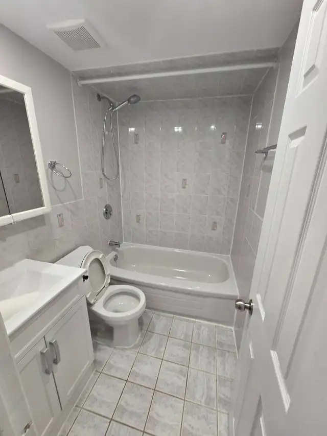 Spacious 1-Bedroom + Office/Flex Space in the Heart of Ossington in Long Term Rentals in City of Toronto - Image 17
