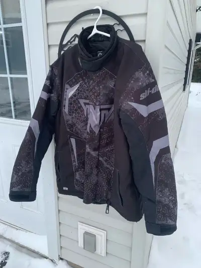 BRP SKIDOO Snowmobile jacket/Size L,excellent condition,call 902-680-5418