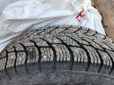 Excellent condition Used one winter Paid 1700$ We're installed on Toyota Tacoma 2017