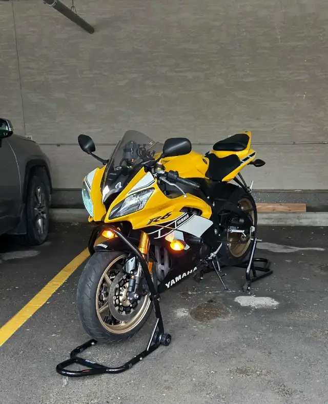 2016 Yamaha R6 60th Anniversary edition in Sport Bikes in Winnipeg - Image 3