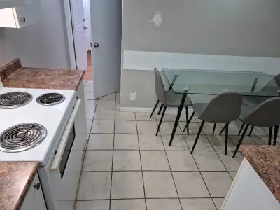 2 chambres pour travailleurs dans un sous-sol, disponibles dès maintenant. Location à la semaine ou...