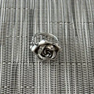 VINTAGE SILVER FLOWER RING SIZE (6), View more