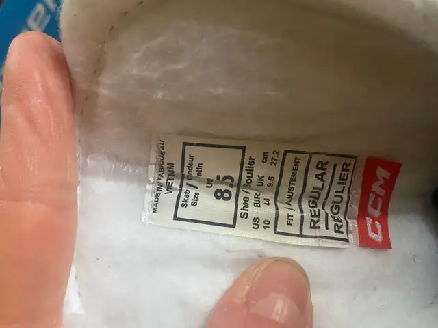 Men's skates 8.5  (10/44 EU) in Skates & Blades in Owen Sound - Image 4