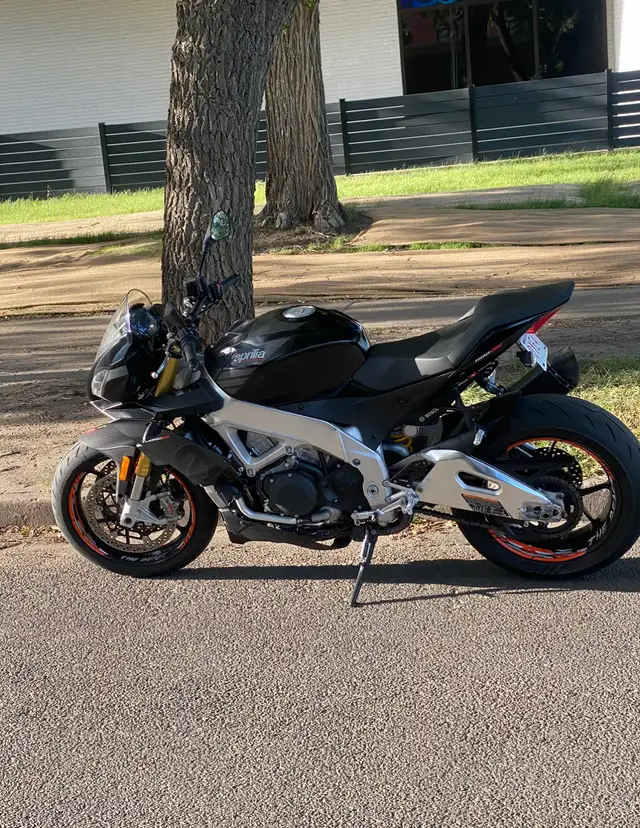 2019 Aprilia v4 1100rr in Other in Edmonton - Image 2