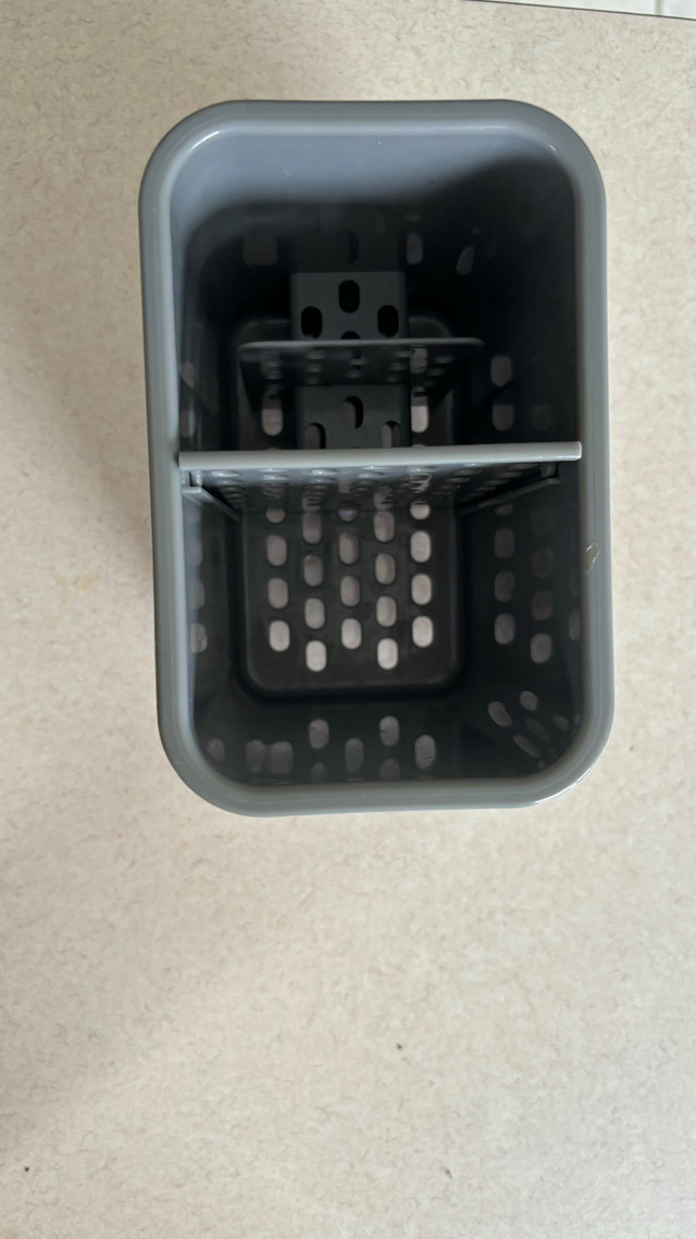 Oxo Stainless Steel Good Grips Sinkware Caddy in Kitchen & Dining Wares in Markham / York Region - Image 2