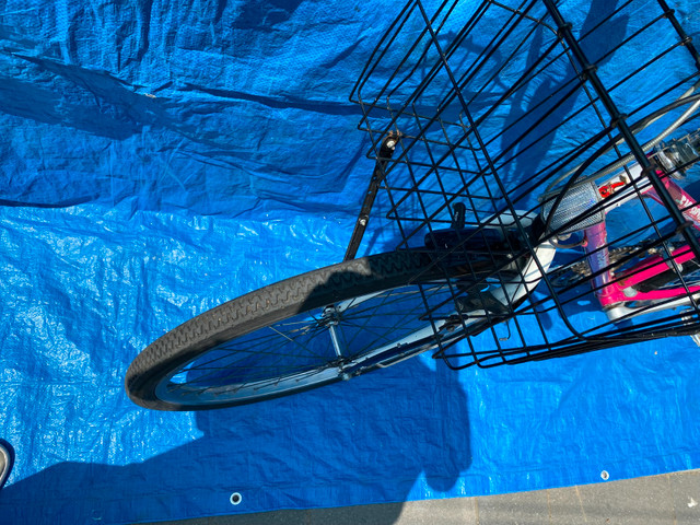 Women's hybrid 18 speed, gently used, bicycle in Cruiser, Commuter & Hybrid in City of Toronto - Image 4