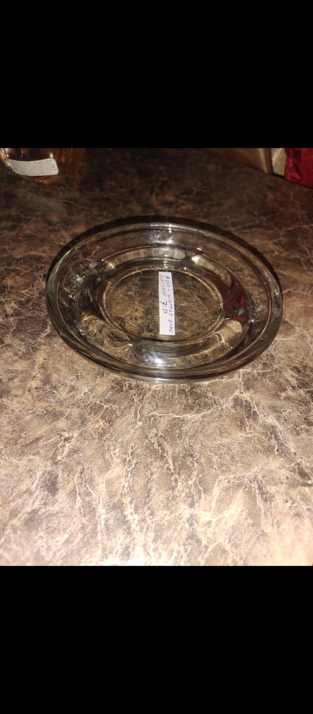 VINTAGE - GLASS ASHTRAY - BOOTH #226 in Other in Edmonton - Image 5