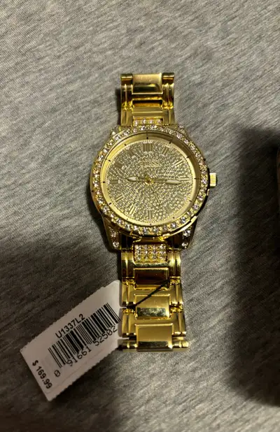 Completely brand new, has not even been fitted or adjusted for wear. You can take it to any Guess Fa...