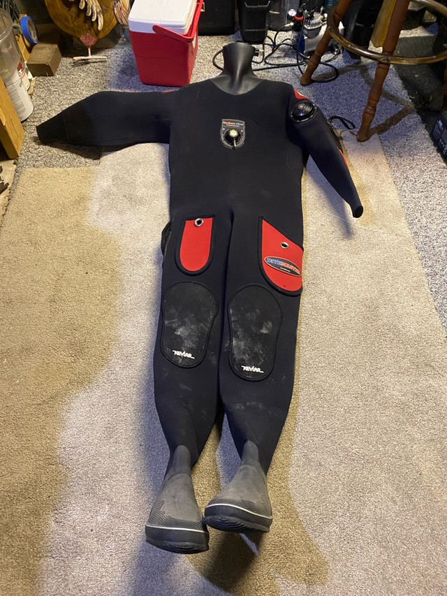 Scuba Dry Suit in Water Sports in Sarnia