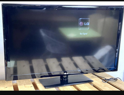 LG 47in 47LK520 1080p LCD Smart HDTV, View more