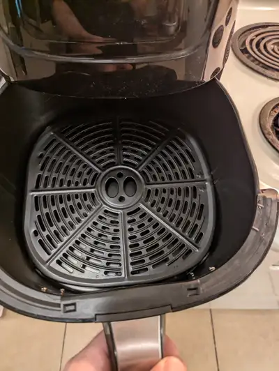 Selling my air fryer, never use it, $20, it's clean and works perfectly, maybe used 4 times total