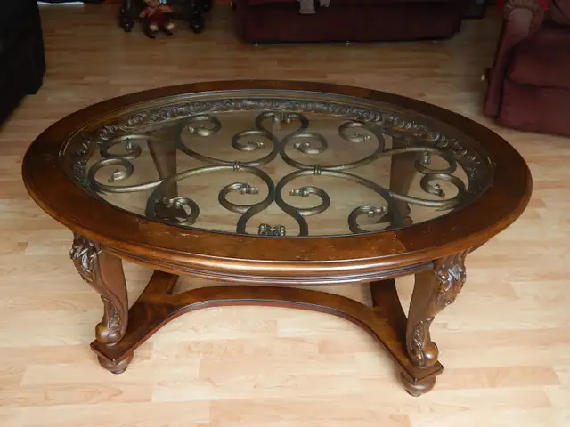 Coffee Table in Coffee Tables in Charlottetown - Image 3