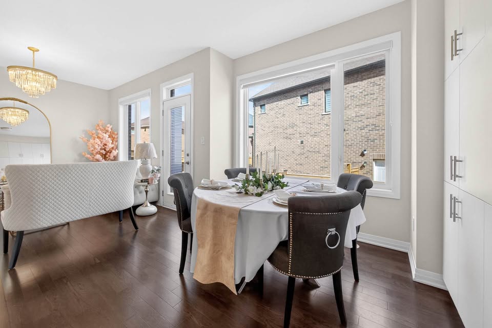 Stunning 4+1 Bed Townhouse for Rent in Oakville 4